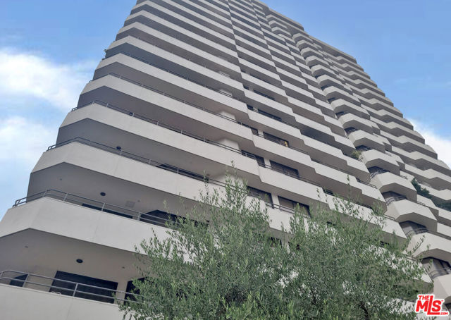 10601 Wilshire Boulevard, Los Angeles CA: https://media.crmls.org/mediaz/dbffd212-bc93-40a2-bd56-847a0500bb72.jpg