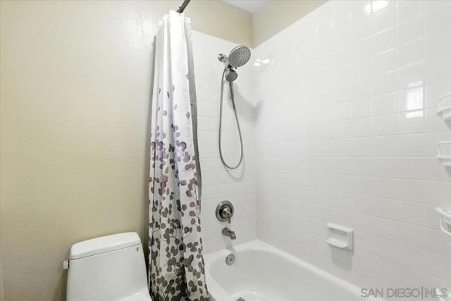 12224 Mulholland Ct, San Diego CA: https://media.crmls.org/mediaz/dbfffcbd-cadc-4645-941a-ea20ab71684a.jpg