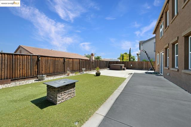 1604 Coventry Dr, Oakley CA: https://media.crmls.org/mediaz/dc00136a-1281-4827-9985-1ae9631e3dcd.jpg