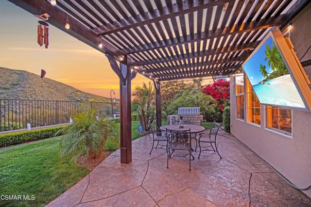 3194 Sunset Hills Boulevard, Thousand Oaks CA: https://media.crmls.org/mediaz/dc0055dd-2360-445f-b5f9-ff603a0e7945.jpg