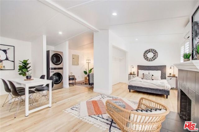 1856 W 14th Street, Los Angeles CA: https://media.crmls.org/mediaz/dc0084de-83bf-4bcc-bc47-0280fa886662.jpg