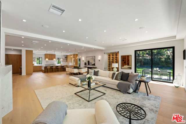 20215 Lorenzana Drive, Woodland Hills CA: https://media.crmls.org/mediaz/dc013f8d-6de8-4e8a-afb2-934fae5b906d.jpg