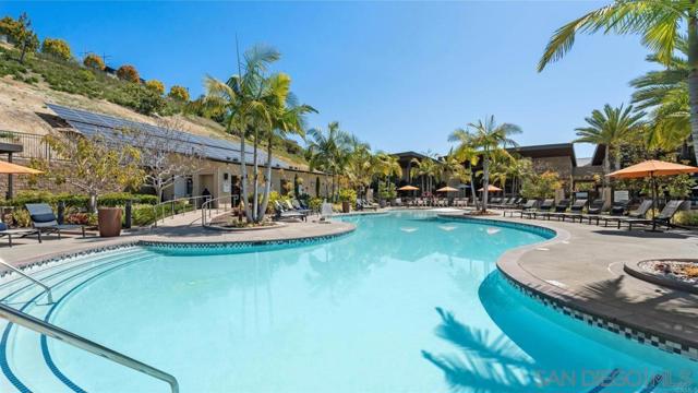 2472 Aperture Circle, San Diego CA: https://media.crmls.org/mediaz/dc01854e-604c-4f87-8bff-62f843b81d20.jpg