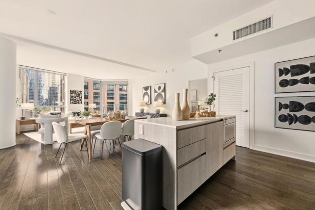 318 Main Street, San Francisco CA: https://media.crmls.org/mediaz/dc01e04a-708f-426e-9e3a-db830e112fbd.jpg