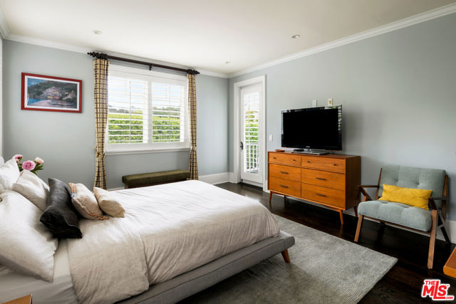 Drew Fenton | 456 N Bowling Green Way Los Angeles CA | MLS: 7251586