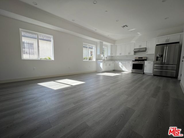 8640 1/2 Baring Cross Street, Los Angeles CA: https://media.crmls.org/mediaz/dc034867-8197-4584-8e3e-984a4df414c0.jpg