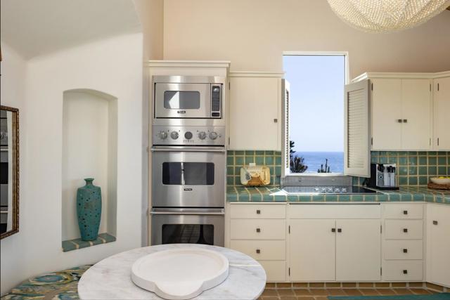 30530 Aurora Del Mar, Carmel CA: https://media.crmls.org/mediaz/dc03925f-50df-4b73-97fc-c9e484ba88d7.jpg