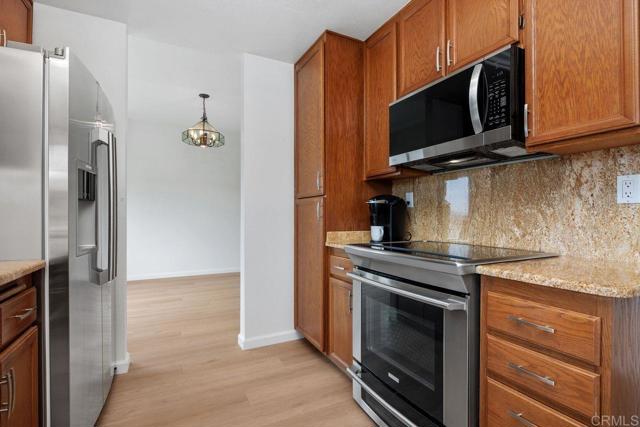 Detail Gallery Image 9 of 43 For 1956 Cherrywood St, Vista,  CA 92081 - 4 Beds | 2/1 Baths