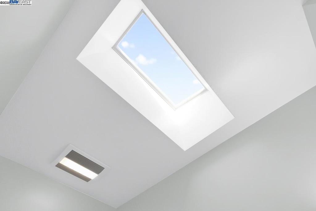 https://media.crmls.org/mediaz/dc045ea5-3df7-45a1-a809-19ba59335893.jpg?preset=X-Large