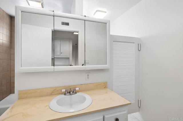 5448 Noah Way, San Diego CA: https://media.crmls.org/mediaz/dc04eb73-c8e9-4bd4-8877-83b3e4e6da32.jpg