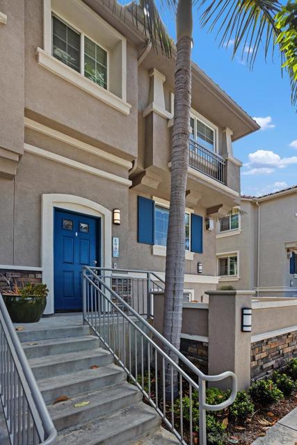 4007 Bluff View Way, Carlsbad CA: https://media.crmls.org/mediaz/dc05a81f-cfac-4c81-a171-d570fa257856.jpg