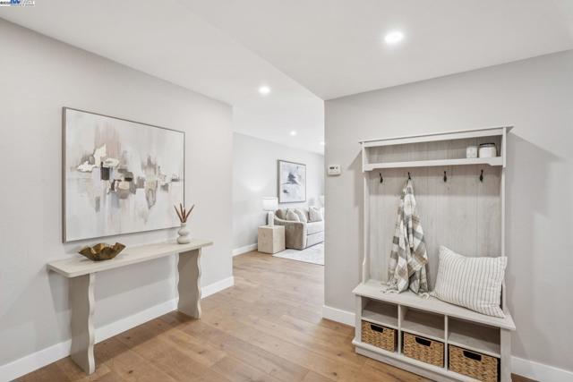 34709 Clover St, Union City CA: https://media.crmls.org/mediaz/dc05d90a-3570-4e8c-8c24-f0050ecadcb5.jpg