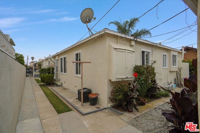 1903 Cabrillo Avenue, Torrance CA: https://media.crmls.org/mediaz/dc06a022-2bcc-4542-9c74-963d61aec1cf.jpg