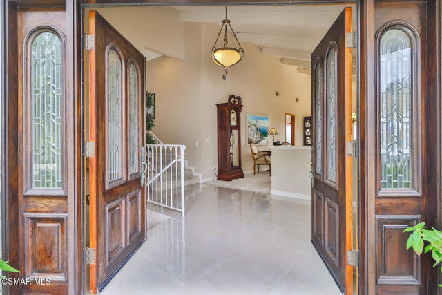 1822 Calle Borrego, Thousand Oaks CA: https://media.crmls.org/mediaz/dc06a275-942a-4c93-b8a0-29aa40ac478b.jpg