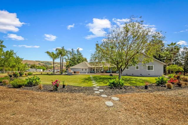14830 Bartlett Court, San Martin CA: https://media.crmls.org/mediaz/dc071357-d3f7-4e67-9e44-d0d400ad8cd3.jpg