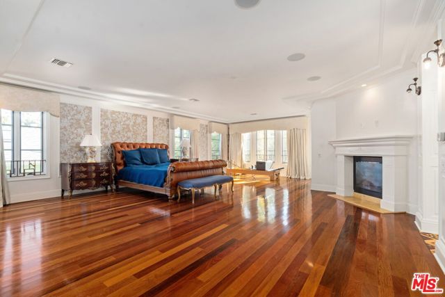 Image 3 of 38 For 919 Gretna Green Way