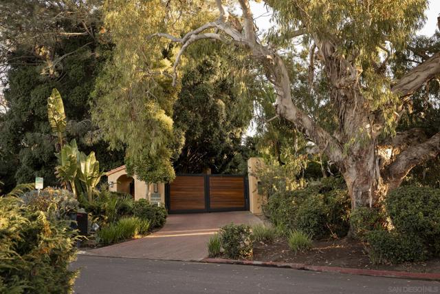 2665 Idle Hour Lane, La Jolla CA: https://media.crmls.org/mediaz/dc07daaf-2311-417f-ad6c-7f63a2dd026c.jpg
