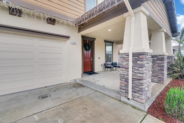 1028 Capri Way, Salinas CA: https://media.crmls.org/mediaz/dc07e483-63ad-4bd9-afb6-e55f8a54af6c.jpg