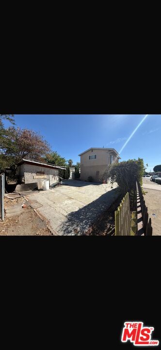 10322 Rincon Avenue, Pacoima CA: https://media.crmls.org/mediaz/dc08258b-dba7-4f20-99b3-92571b3b2ba7.jpg