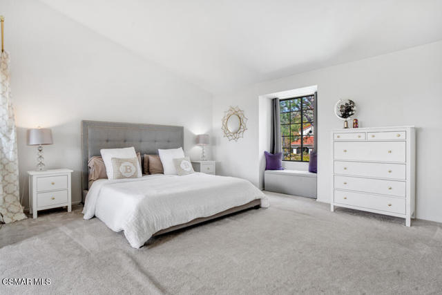 6057 Rainbow Hill Road, Agoura Hills CA: https://media.crmls.org/mediaz/dc082751-cbe5-4bd2-9ade-c74bbe70c2d4.jpg
