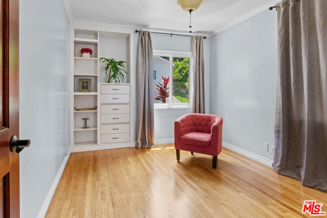 4113 Don Diablo Drive, Los Angeles CA: https://media.crmls.org/mediaz/dc089630-8c67-4f1f-a83b-b7fcd005c90d.jpg