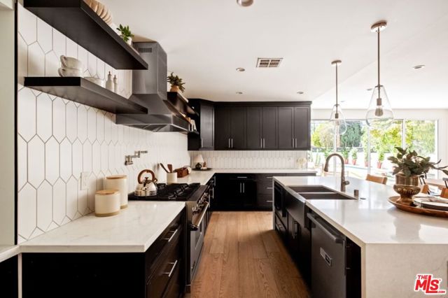 13514 Morrison Street, Sherman Oaks CA: https://media.crmls.org/mediaz/dc091641-9551-47a5-942a-7f9abc560da2.jpg