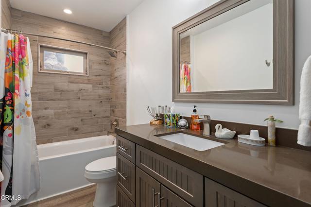 5306 Sandpiper Way, Oxnard CA: https://media.crmls.org/mediaz/dc094212-0fae-4f25-a04f-7474de56577c.jpg