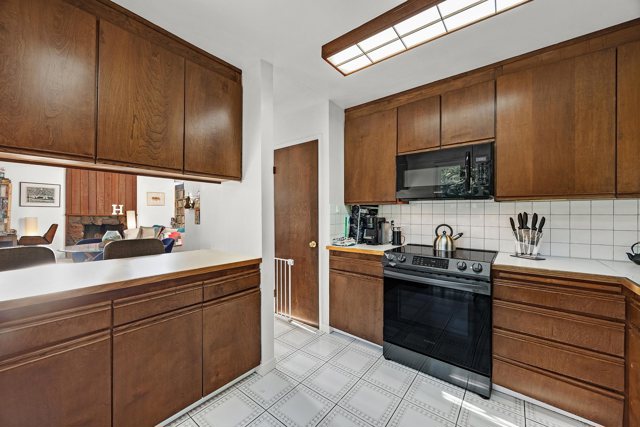 Image 10 of 51 For 5982 Ascot Dr