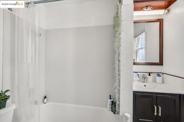 1827 Berkeley Way, Berkeley CA: https://media.crmls.org/mediaz/dc09f9e7-75fe-47dc-a115-9260b367592b.jpg