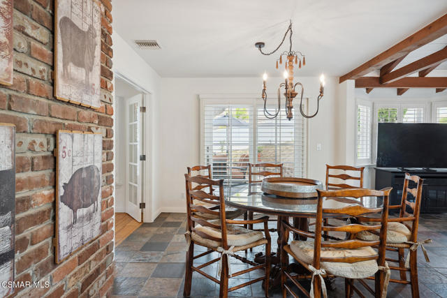 566 Rancho Road, Thousand Oaks CA: https://media.crmls.org/mediaz/dc0a5b06-5810-408e-96b6-20628c30d451.jpg