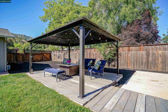 5665 Lewis Way, Concord CA: https://media.crmls.org/mediaz/dc0b2525-9eb1-4620-8416-3b1a21901d8b.jpg