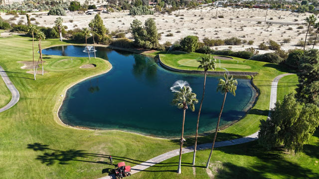 205 Kavenish Drive, Rancho Mirage CA: https://media.crmls.org/mediaz/dc0baaa4-20da-408d-82e7-93fb9c125e28.jpg