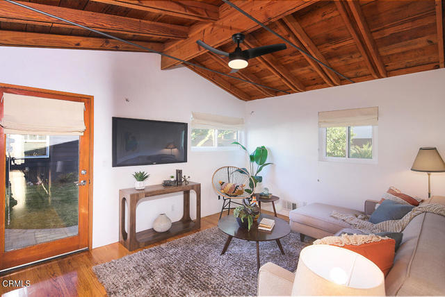 Detail Gallery Image 5 of 42 For 3363 Hollydale Dr, Los Angeles,  CA 90039 - 3 Beds | 3/1 Baths