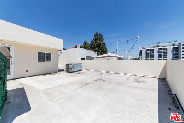 1020 Hilldale Avenue, West Hollywood CA: https://media.crmls.org/mediaz/dc0bfe7d-99e7-4fa4-8f6f-f50b8b995860.jpg