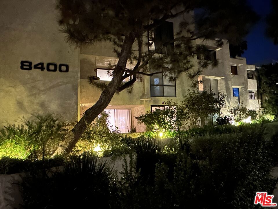 https://media.crmls.org/mediaz/dc0d67db-2ec3-430c-83b1-56897808cd40.jpg?preset=X-Large