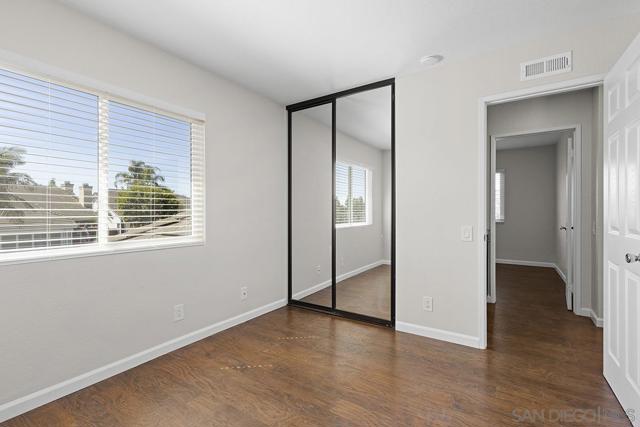 4041 Tynebourne Cir, San Diego CA: https://media.crmls.org/mediaz/dc0e5bf2-9e93-4178-abdf-1ccbf2daa939.jpg