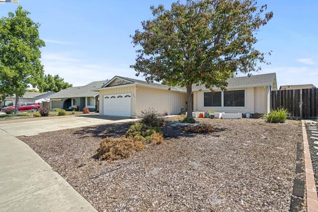 676 Colusa Way, Livermore CA: https://media.crmls.org/mediaz/dc0e7d59-14c6-48a1-b0a9-44c9f7f71e6c.jpg