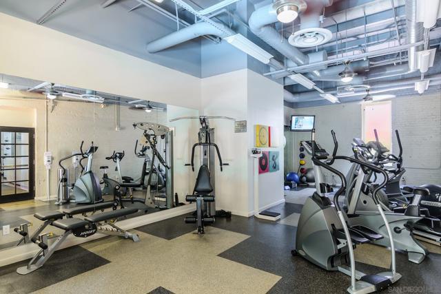 1431 Pacific Hwy, San Diego CA: https://media.crmls.org/mediaz/dc0f43d7-e649-420b-8338-852d22b5b70a.jpg