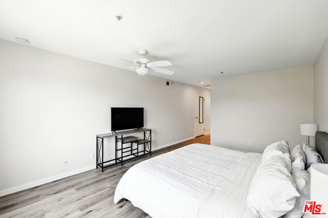 1211 S Shenandoah Street, Los Angeles CA: https://media.crmls.org/mediaz/dc0f64f1-37e8-4aba-8ecd-1844fb1aaa4e.jpg