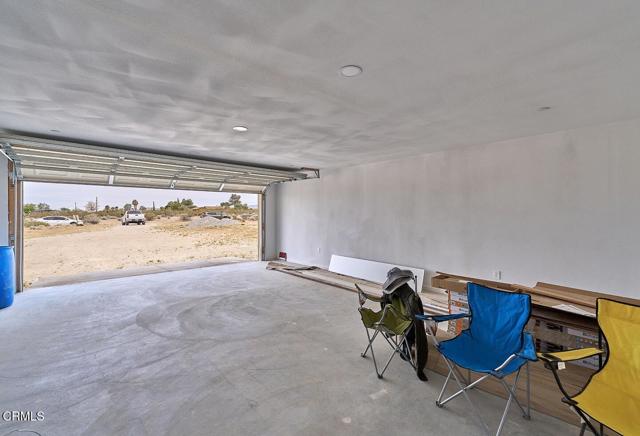 Detail Gallery Image 6 of 23 For 9210 Cherokee Trl, Lucerne Valley,  CA 92356 - 3 Beds | 2 Baths