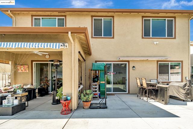 2281 Garden Farms Ave, Lathrop CA: https://media.crmls.org/mediaz/dc100877-bacb-4134-9a7e-62f2c46f1ee2.jpg