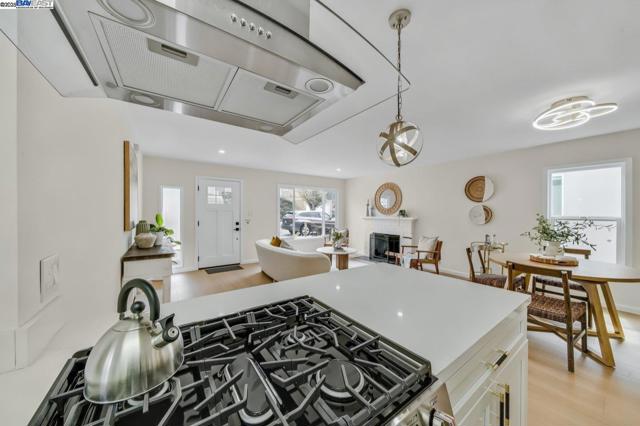 1541 Merced Street, Richmond CA: https://media.crmls.org/mediaz/dc103900-3f8e-48d5-b04a-08e3f09b0c3e.jpg