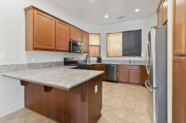 572 St Helena Drive, Newman CA: https://media.crmls.org/mediaz/dc1062ee-5d9c-411a-b35b-9741d8441faa.jpg
