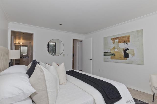 8263 Camino Del Oro, La Jolla CA: https://media.crmls.org/mediaz/dc117f36-94cd-47ff-a2f3-a6657cce72e6.jpg