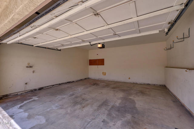 4229 Harbour Island Lane, Oxnard CA: https://media.crmls.org/mediaz/dc11d2c2-71da-4599-9bf9-f7ef53f1e400.jpg