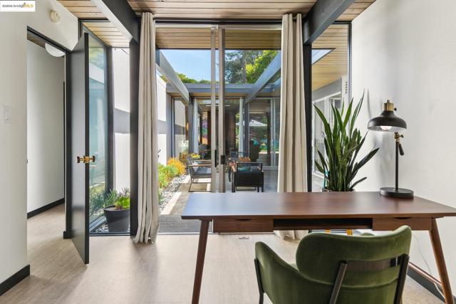 8156 Coach Dr, Oakland CA: https://media.crmls.org/mediaz/dc11ee06-2dcc-4d60-a733-97f0860f89ff.jpg