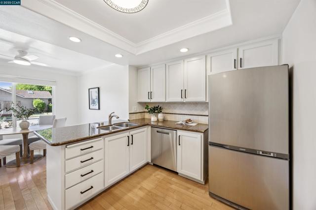 4697 Canary Dr, Pleasanton CA: https://media.crmls.org/mediaz/dc1251ec-d485-4f39-babd-7c0f5217bdd8.jpg