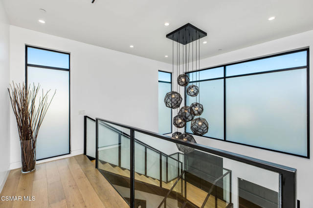829 Flower Avenue, Venice CA: https://media.crmls.org/mediaz/dc12c0f2-bc60-4859-bcfc-45ffe9681131.jpg