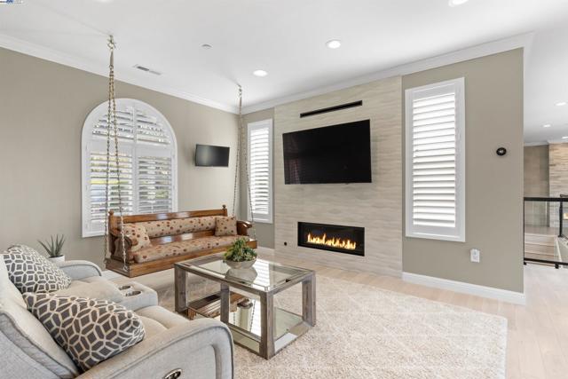 674 Corona Dr, Pacifica CA: https://media.crmls.org/mediaz/dc12c182-5e14-4684-9ecc-61d643784925.jpg
