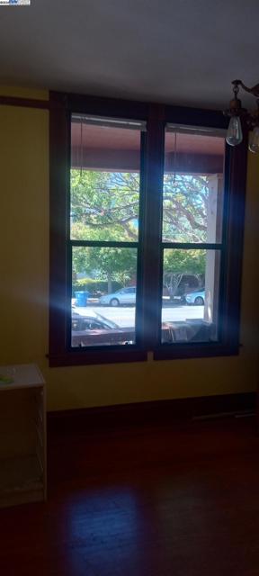 1059 Santa Clara Ave, Alameda CA: https://media.crmls.org/mediaz/dc12e9a6-317a-40db-879a-9f3bc1704751.jpg